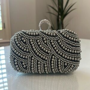 Beaded clutch